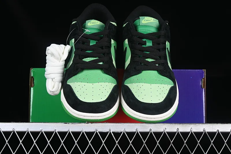 All Categories Nk SB Dunk Series Nk SB Dunk Low Low-top sneakers The Powerpuff Girls x Nk Dunk SB Low Powerpuff Girls joint black and green SB low-top casual sneakers GP5532-062
